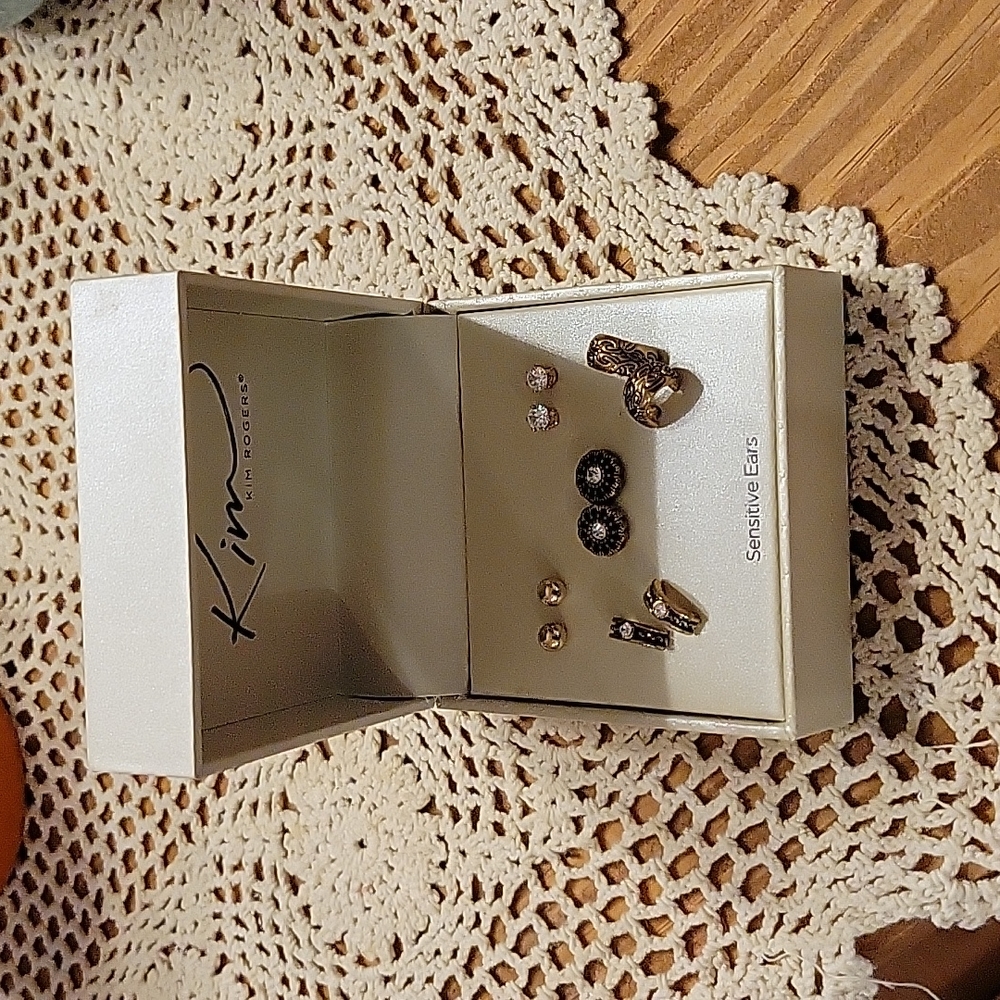 Kim Rogers earrings for sensitive ears. 5 pairs